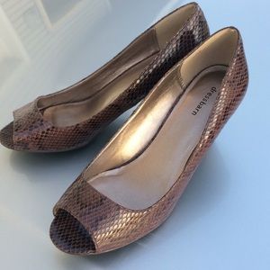 Dressbarn open toe shoes Size 9 1/2 W ** Host Pick